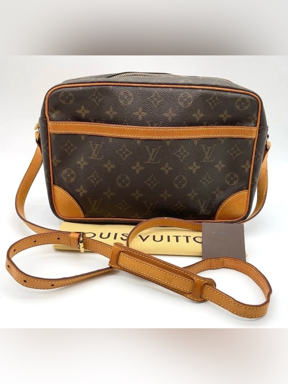 Auth Louis Vuitton Monogram
Trocadero 30 Shoulder Bag W/Bag